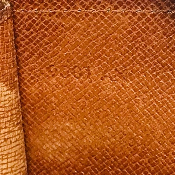 🔥LOUIS VUITTON Vintage Monogram Sarah Wallet🔥 - Picture 16 of 16